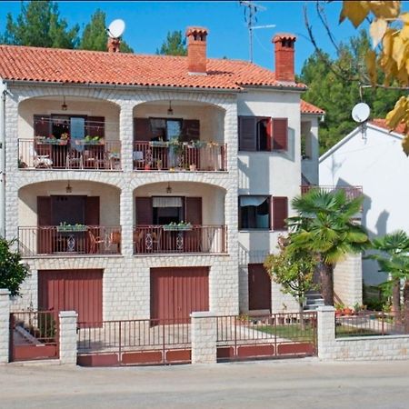 Mihaela Apartments Пореч Екстериор снимка