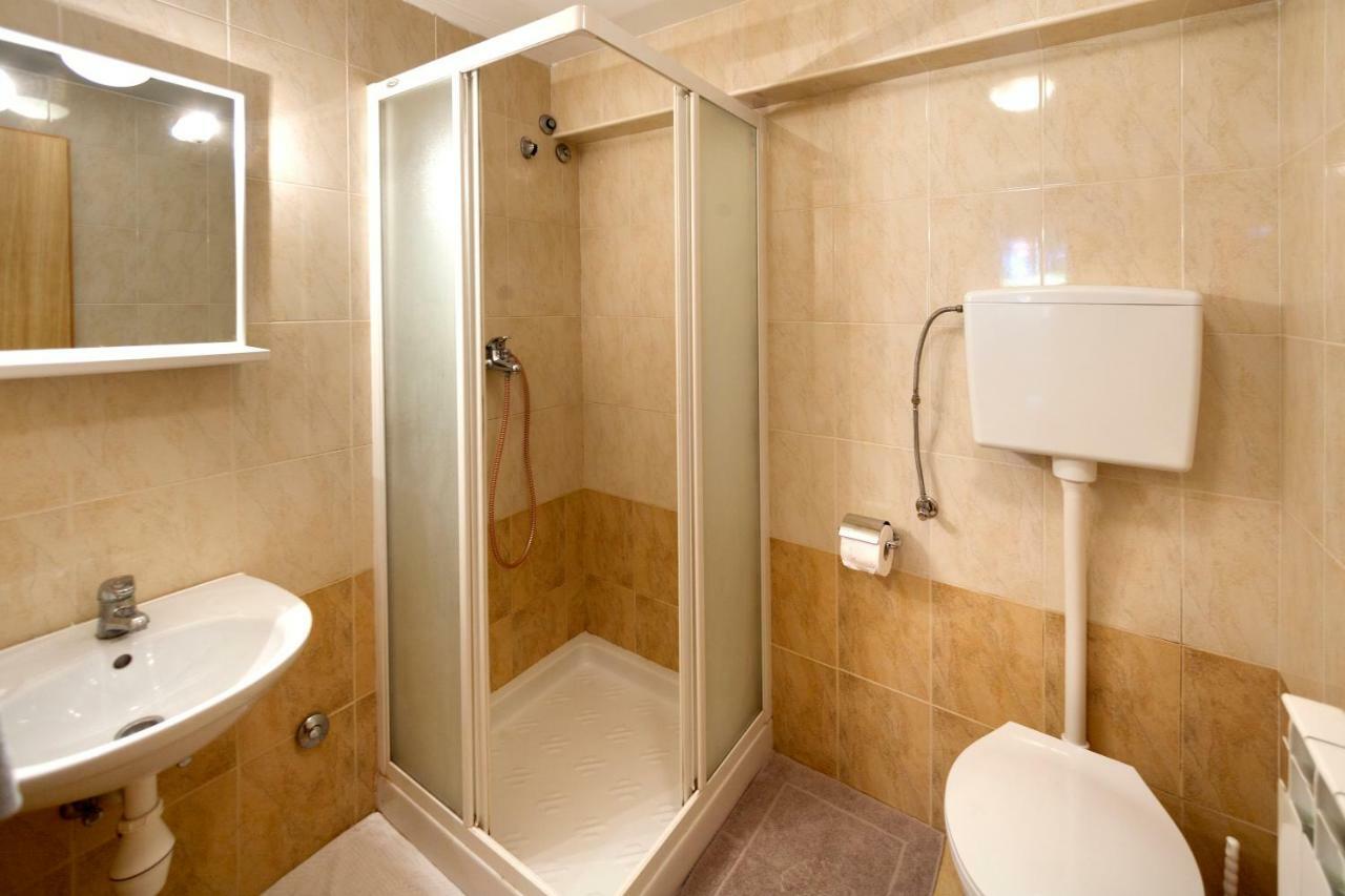 Mihaela Apartments Пореч Екстериор снимка