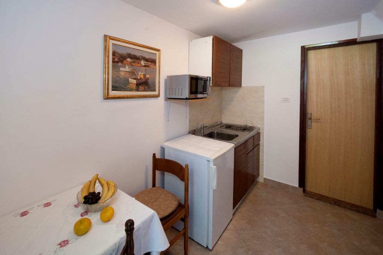 Mihaela Apartments Пореч Екстериор снимка