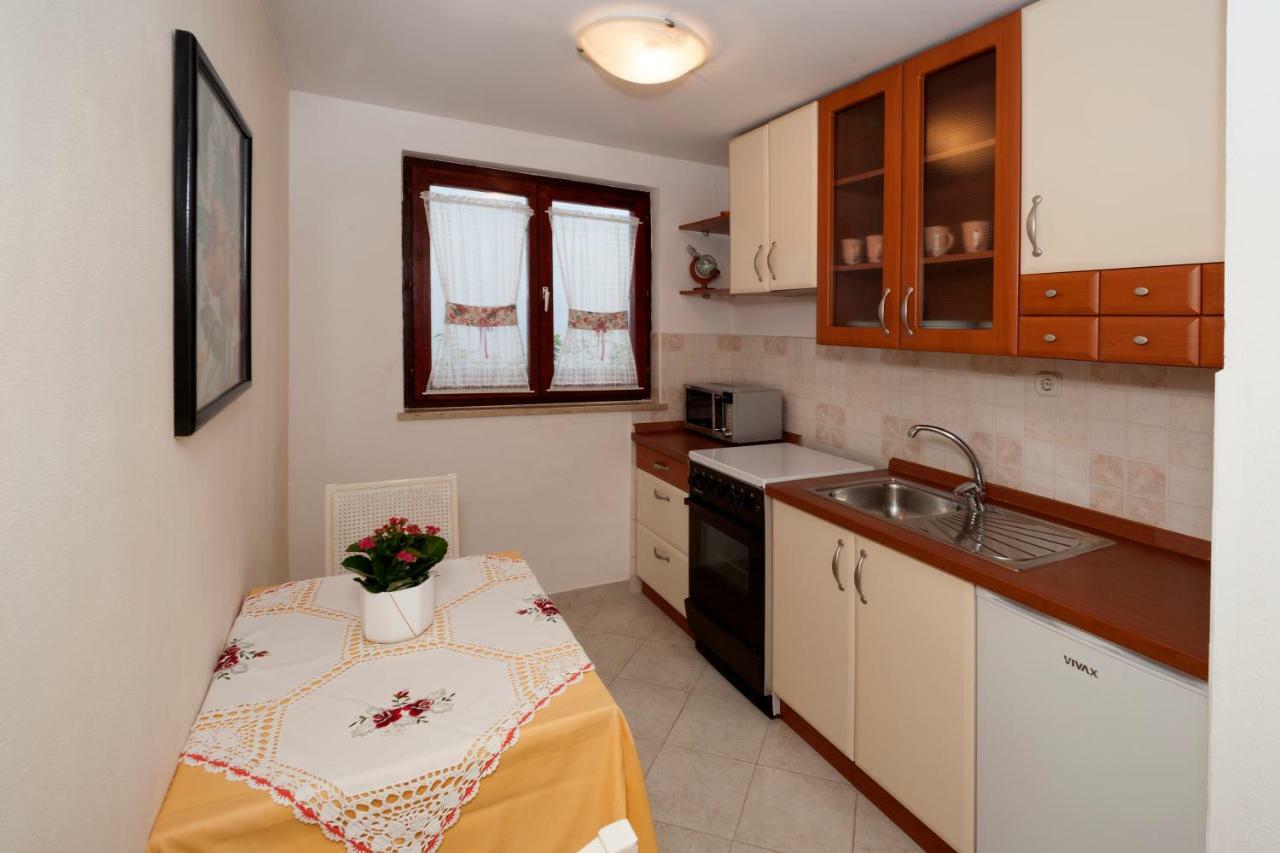 Mihaela Apartments Пореч Екстериор снимка
