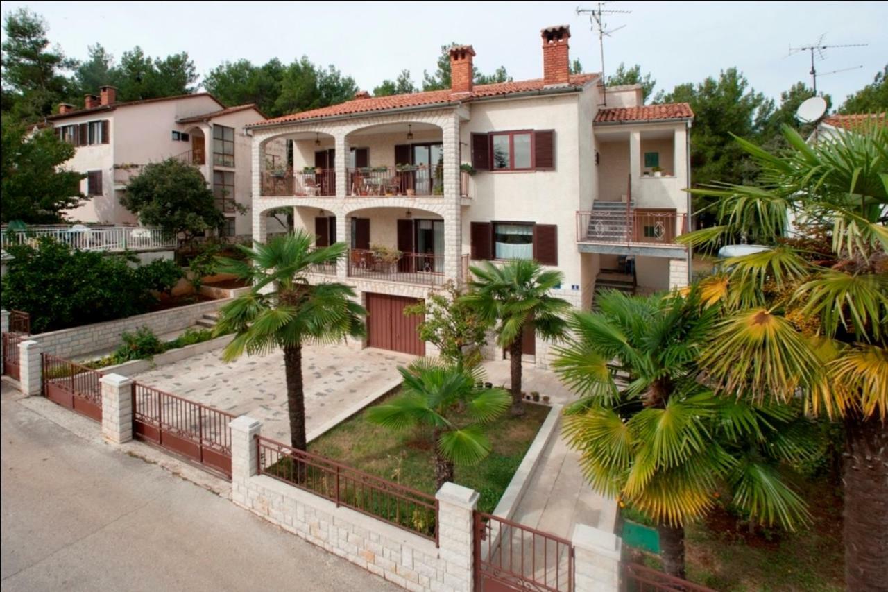 Mihaela Apartments Пореч Екстериор снимка