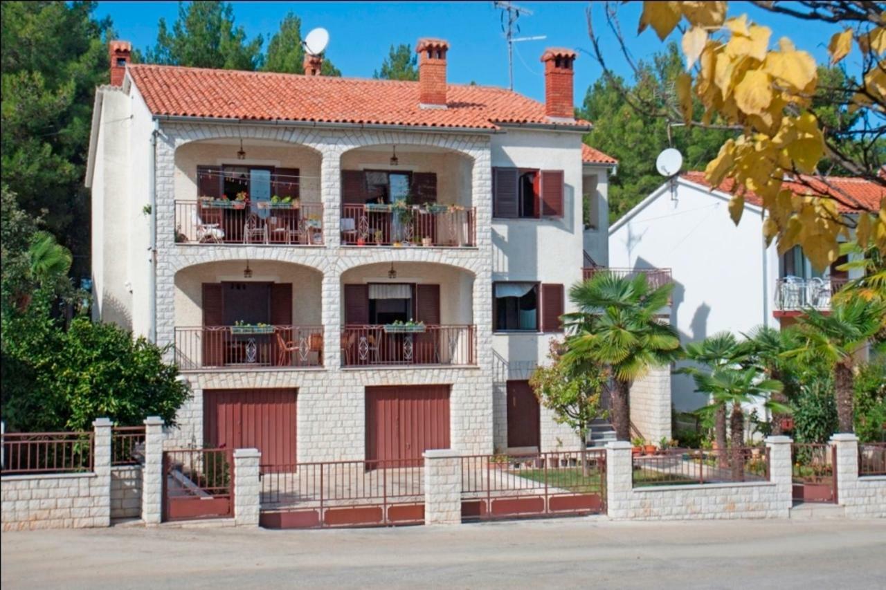 Mihaela Apartments Пореч Екстериор снимка